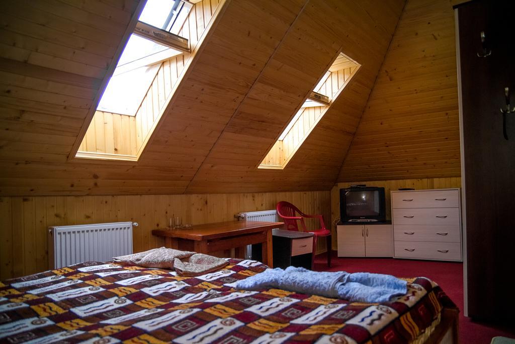 Hotel Pid Lisom Skhidnytsia Esterno foto